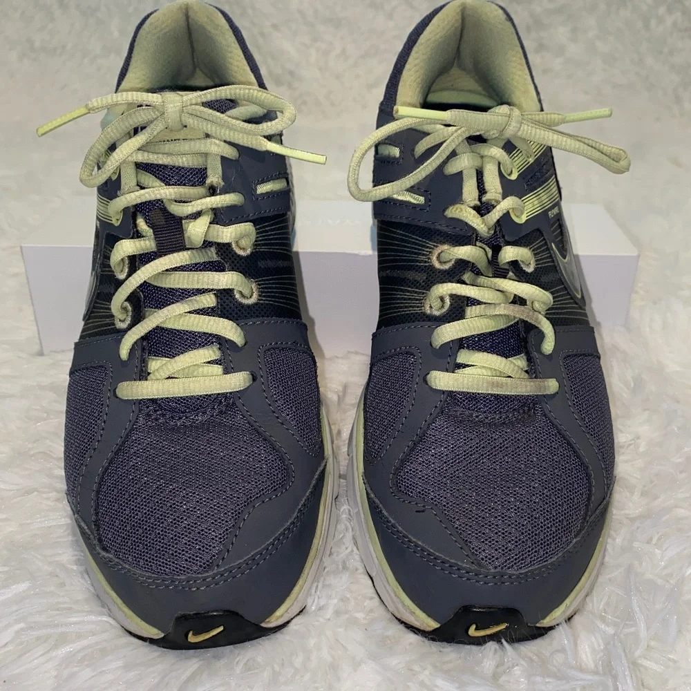 Nike Women’s Size 7.5 US Anodyne DS Flywire Running Shoes Gray Green - Picture 3 of 5